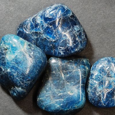 Apatite, blue (L)